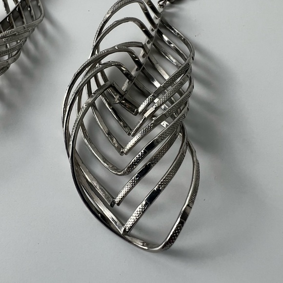 Cute Continuous Dangling Silver Tone Leaves Pierced Earrings - Picture 8 of 16